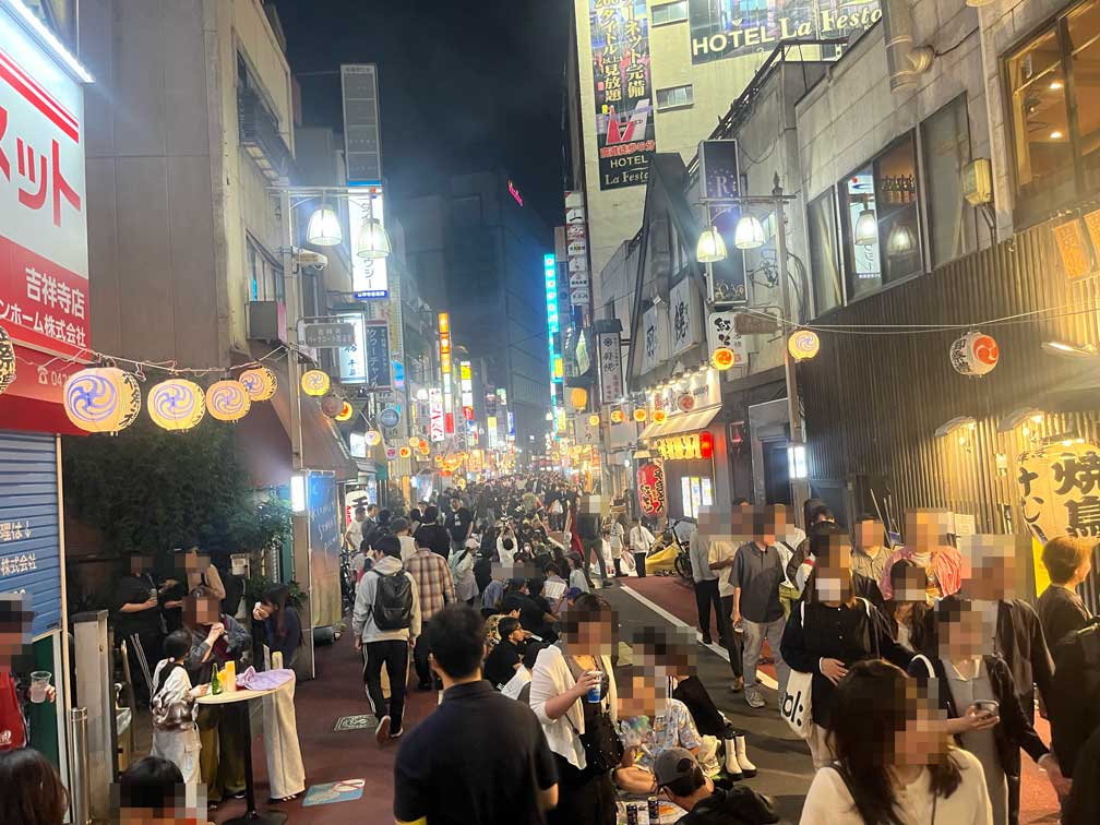 吉祥寺駅南口のパークロードで開催されたKICHIJOJI STREET PICNIC 2026の様子